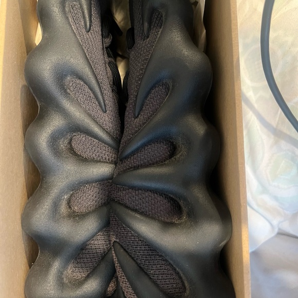 Adidas Yeezy 450 Black Sneakers size 10 - Picture 4 of 4